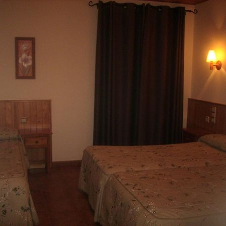 Hostal Pernalle Erillavall Exteriér fotografie