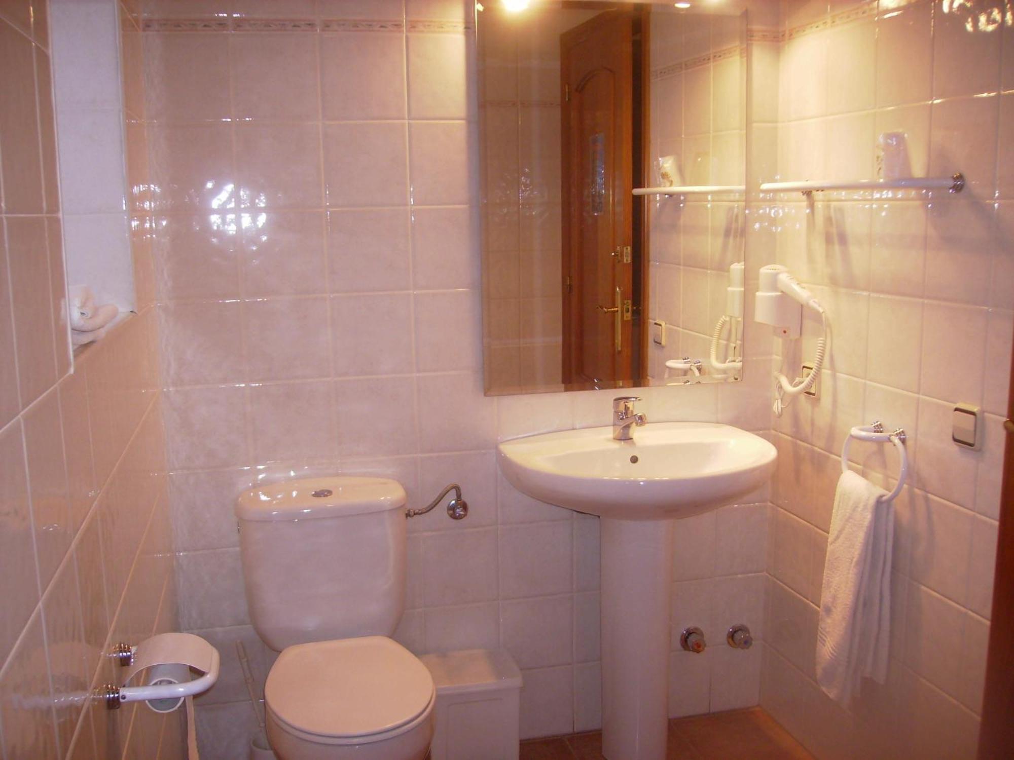 Hostal Pernalle Erillavall Exteriér fotografie