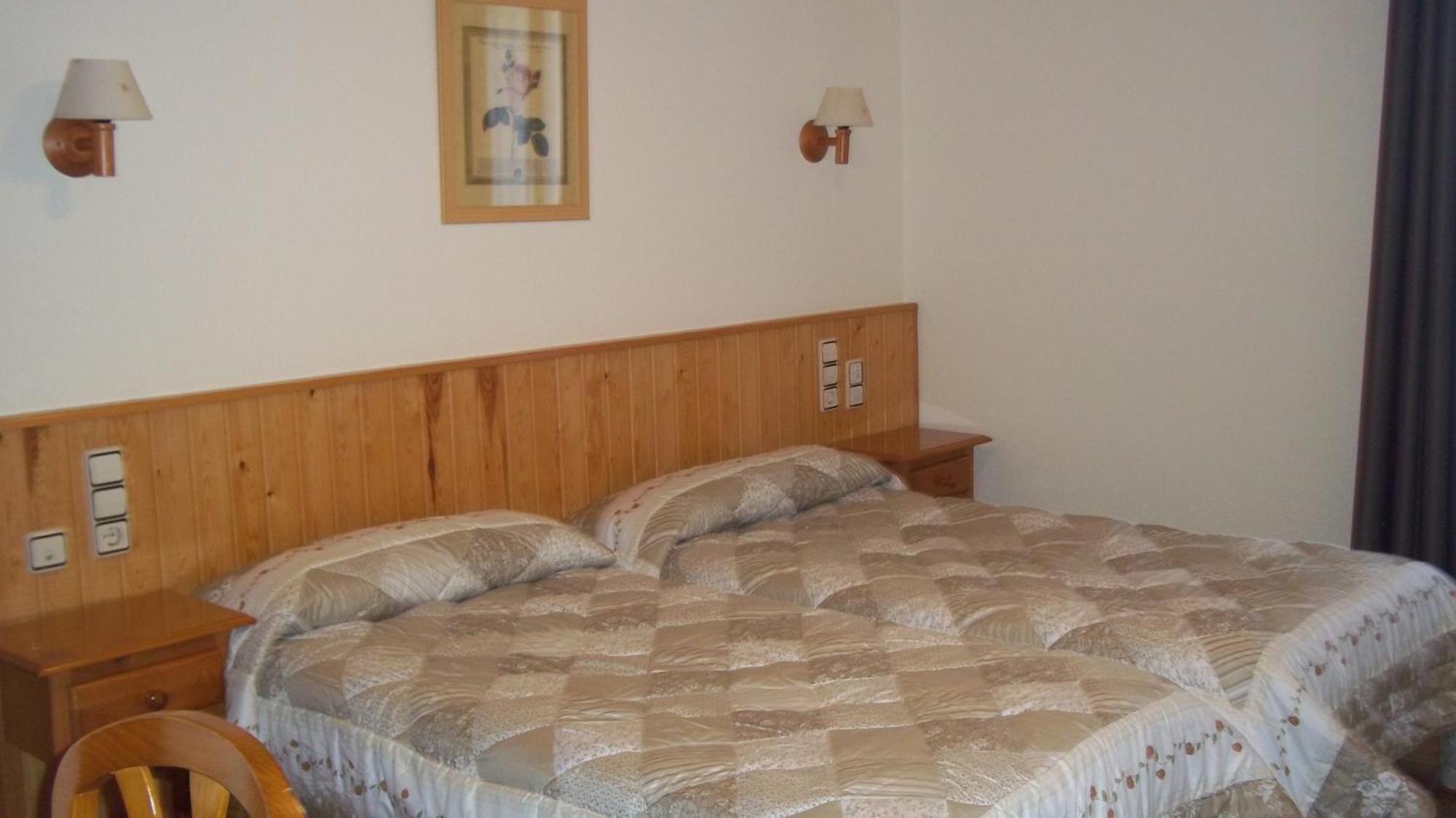 Hostal Pernalle Erillavall Exteriér fotografie