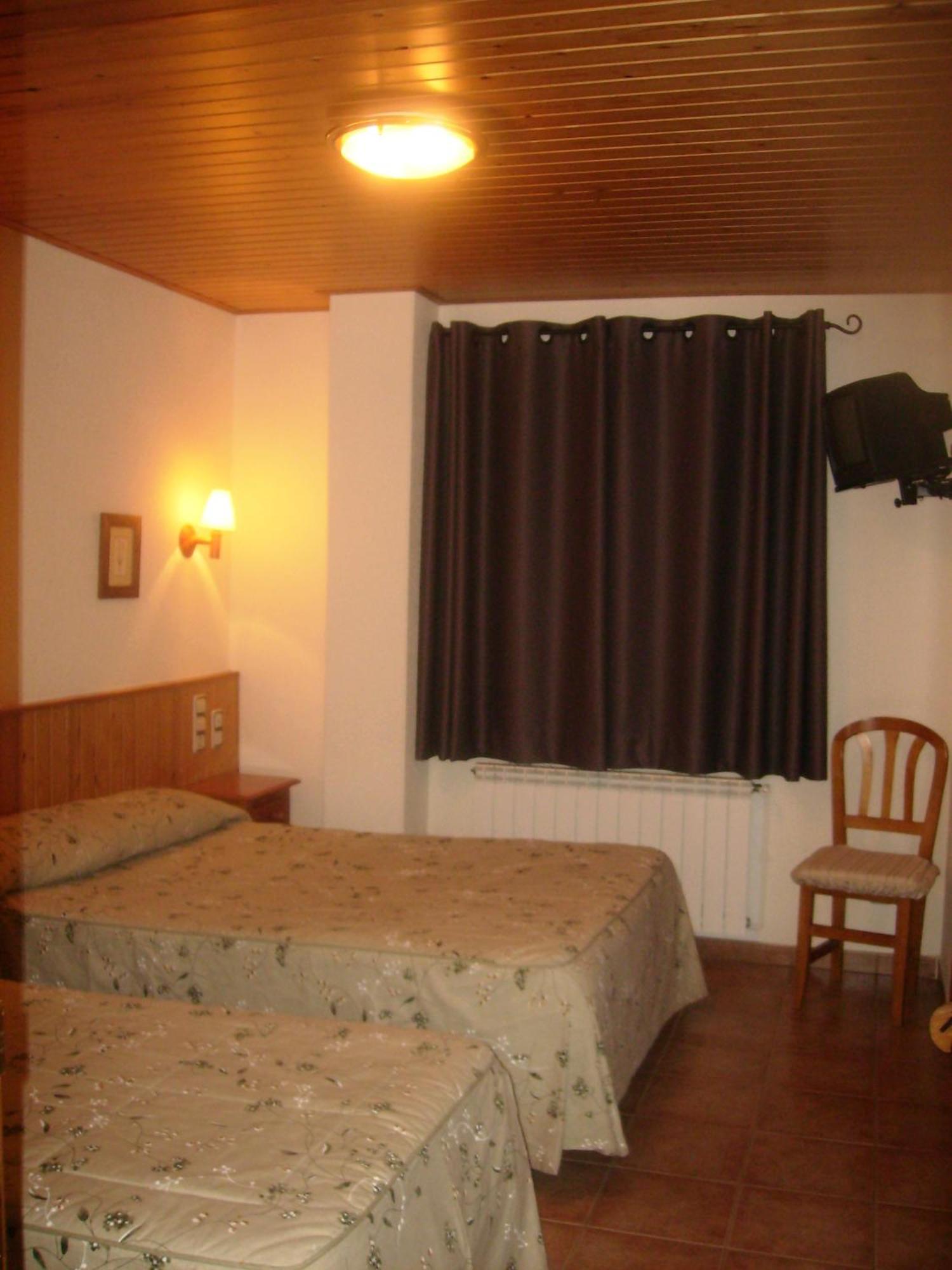 Hostal Pernalle Erillavall Exteriér fotografie