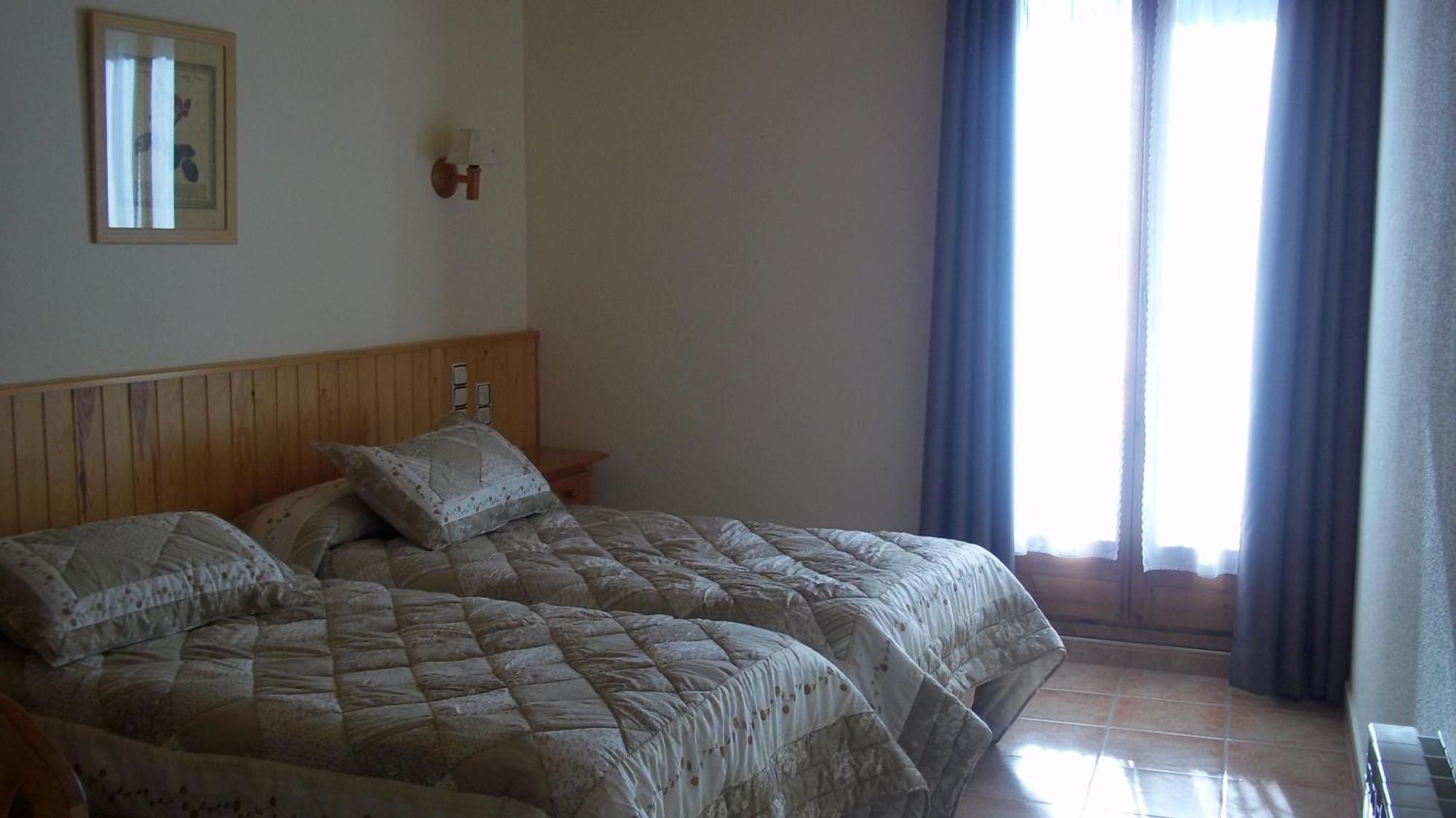 Hostal Pernalle Erillavall Exteriér fotografie
