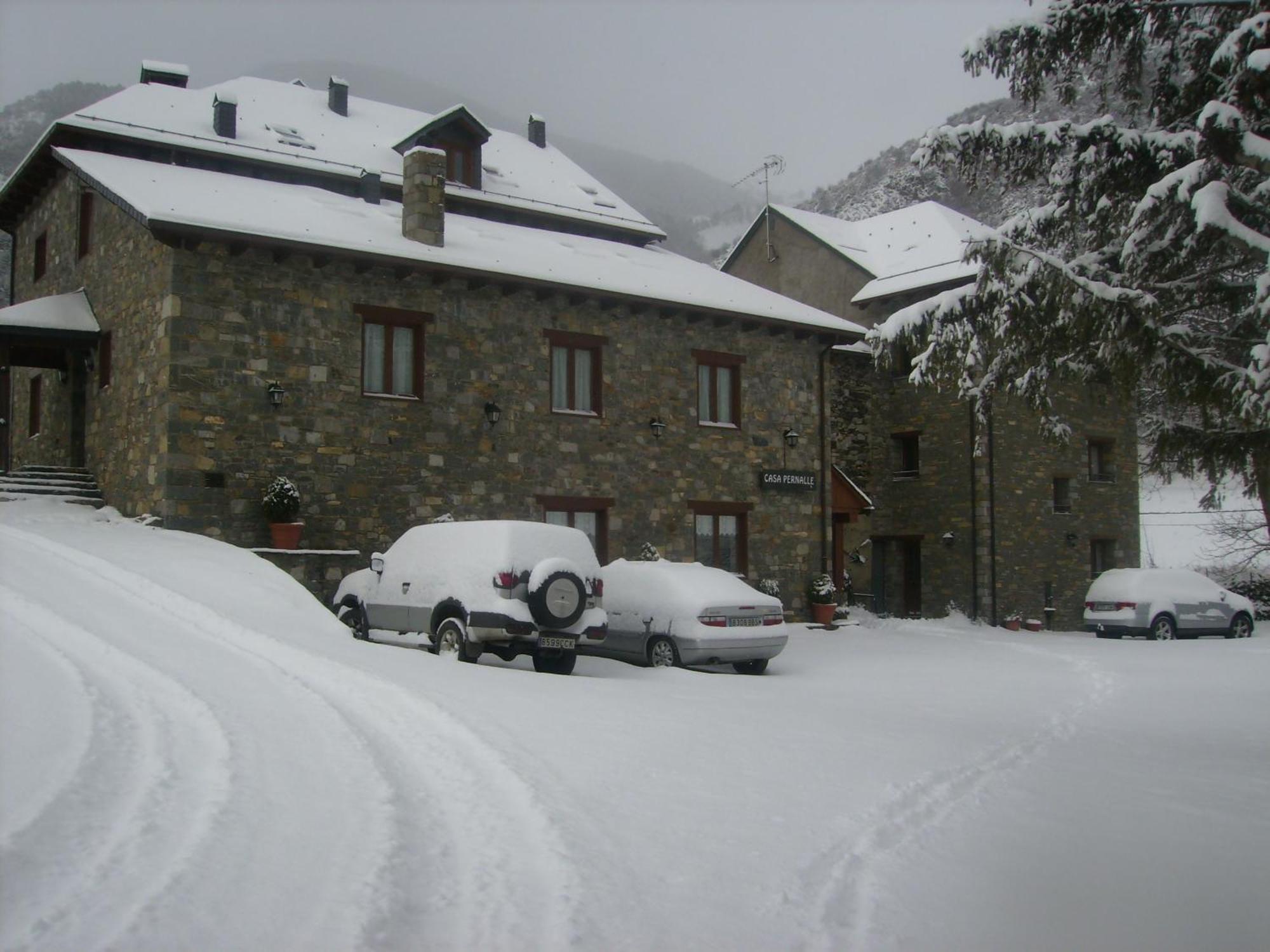 Hostal Pernalle Erillavall Exteriér fotografie