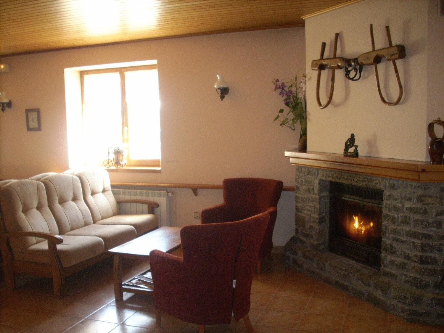 Hostal Pernalle Erillavall Exteriér fotografie