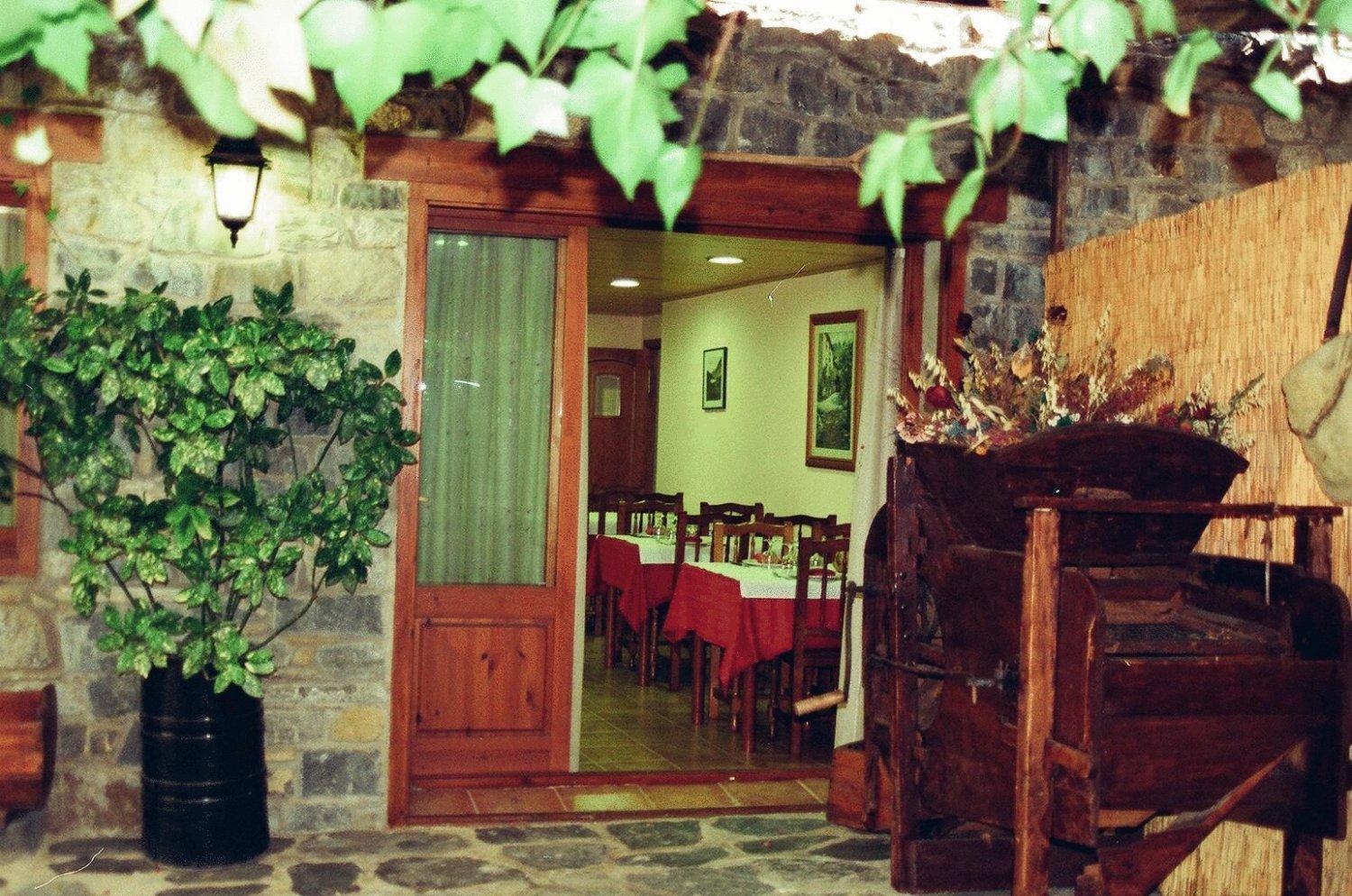 Hostal Pernalle Erillavall Exteriér fotografie