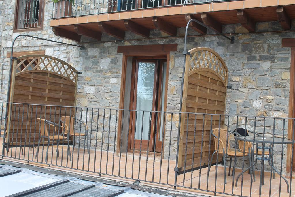 Hostal Pernalle Erillavall Exteriér fotografie